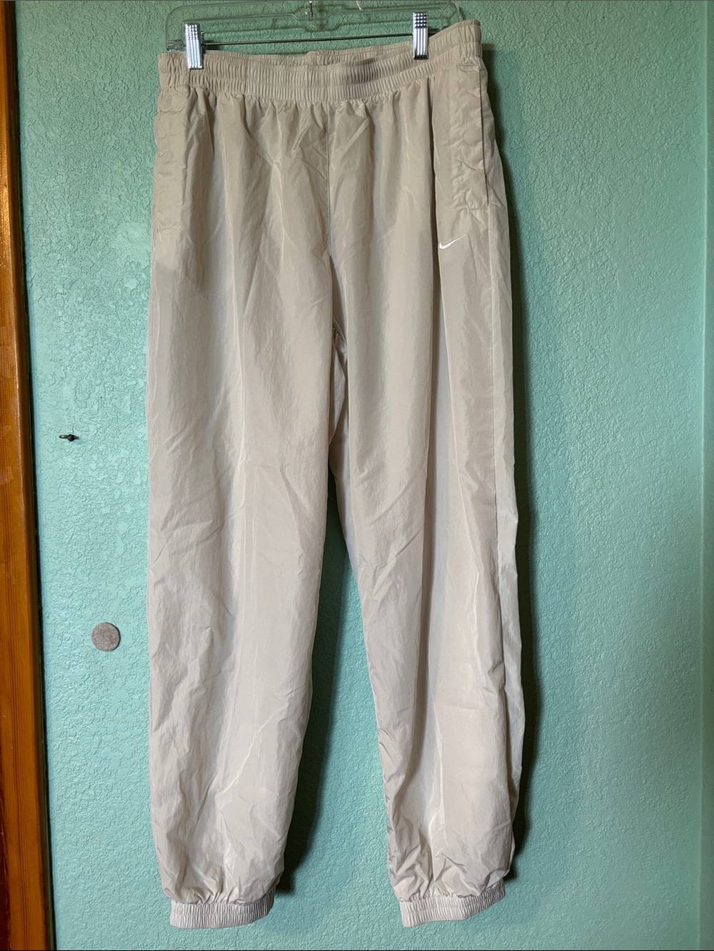 Nike Women’s Cream Mesh Lined Lightweight Joggers Size Medium Like New